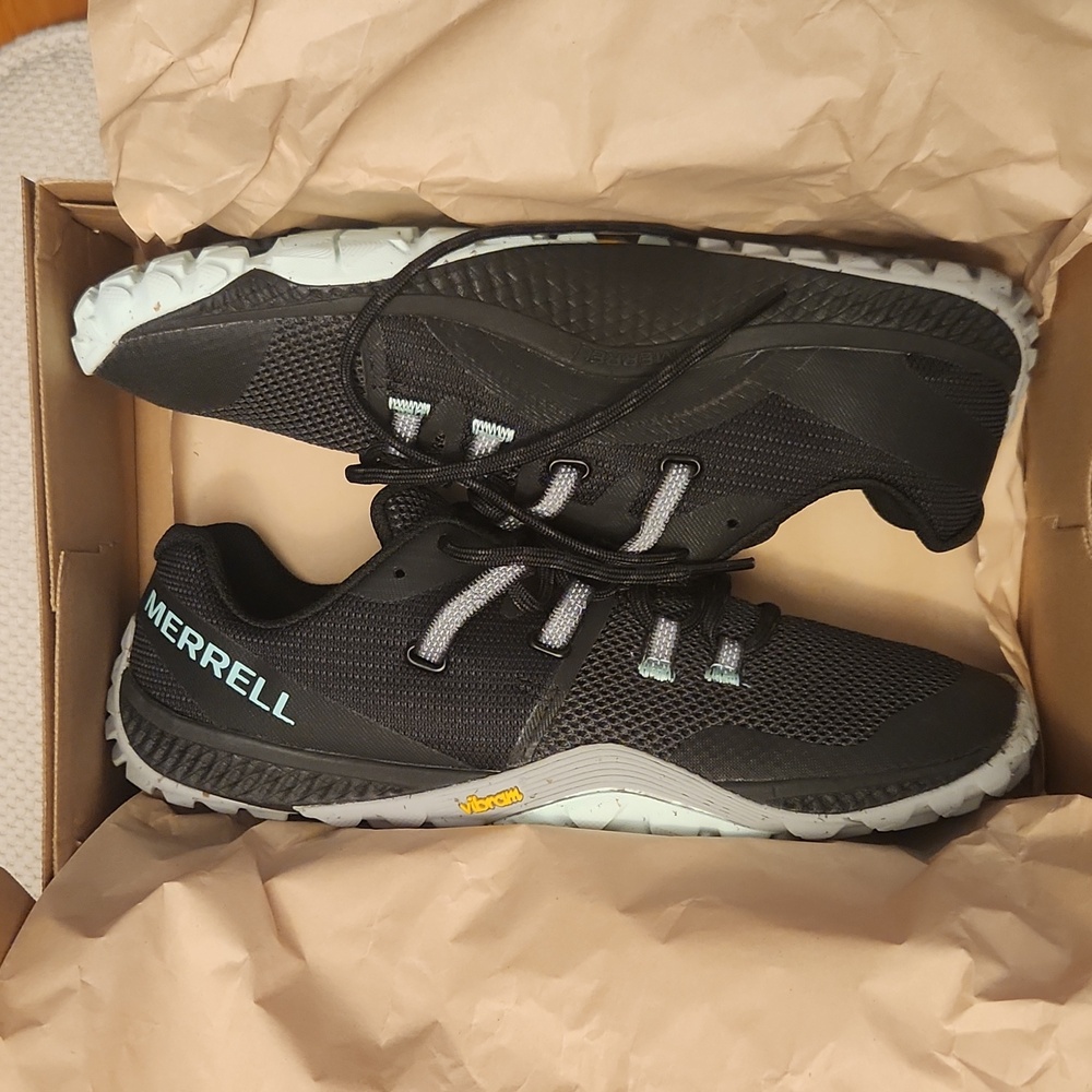 New in box womens Merrell Trail Glove 6 size 9.5